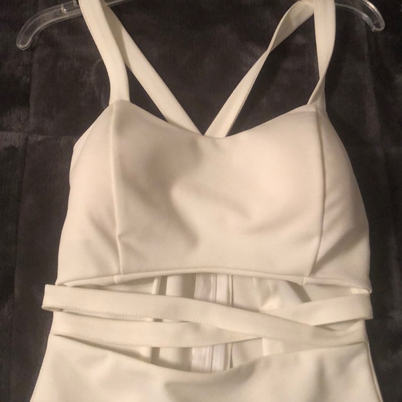 White dress - Picture 2 of 3